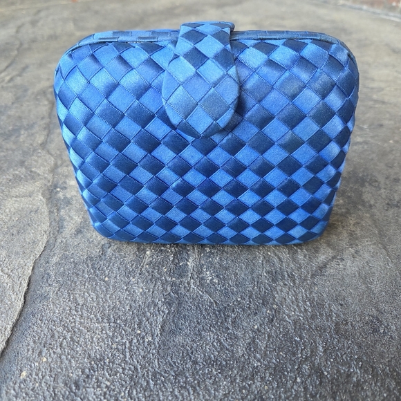 Vintage La Regale Blue Satin Woven Clutch with Strap Gold Hardware Magnetic Snap - Picture 7 of 15